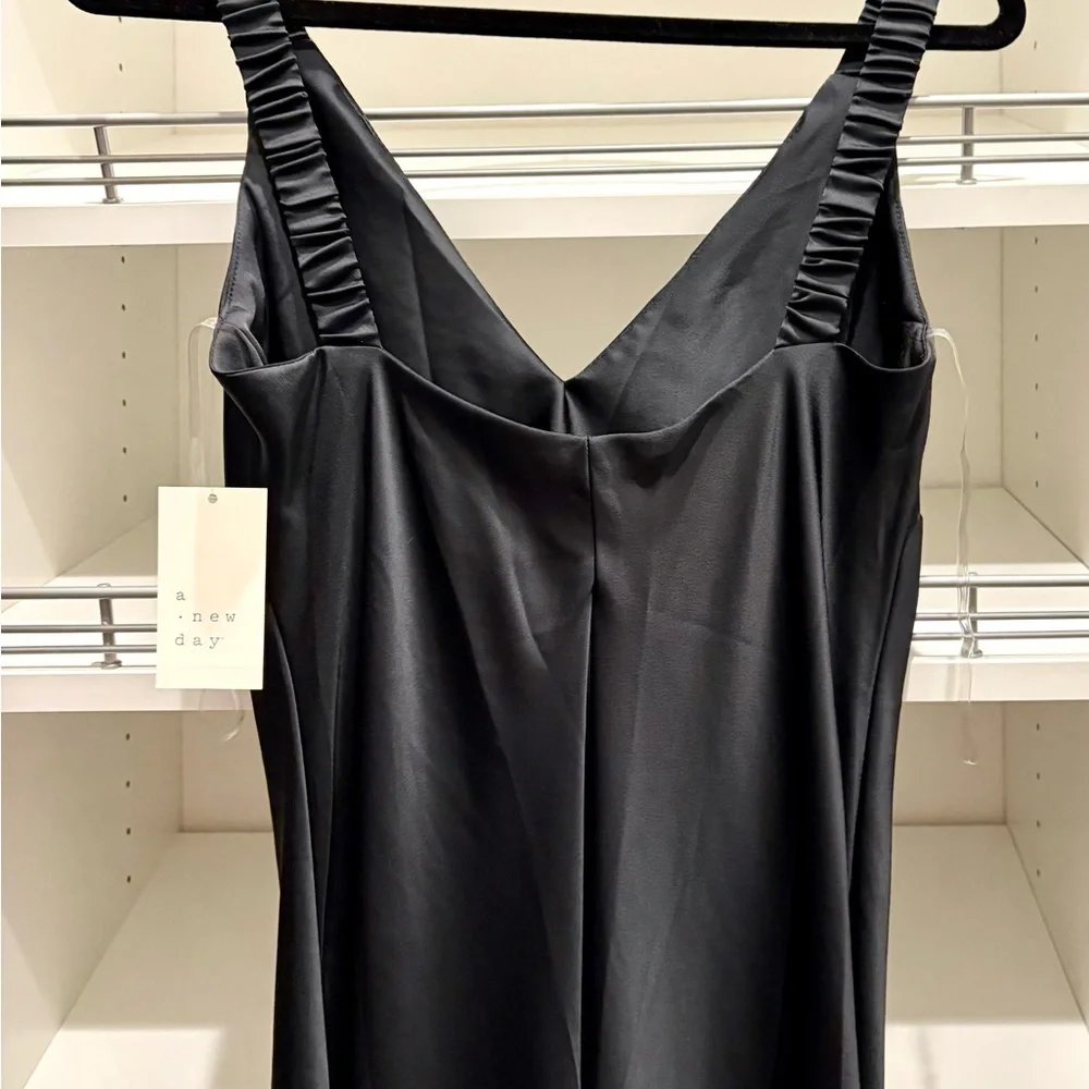 Dress - Picture 1 of 3